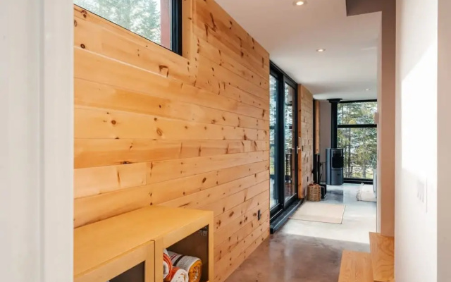 Bright Chalet With hot tub and Indoor Sauna
