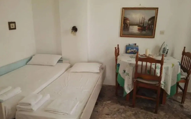 Mihalis Apartments