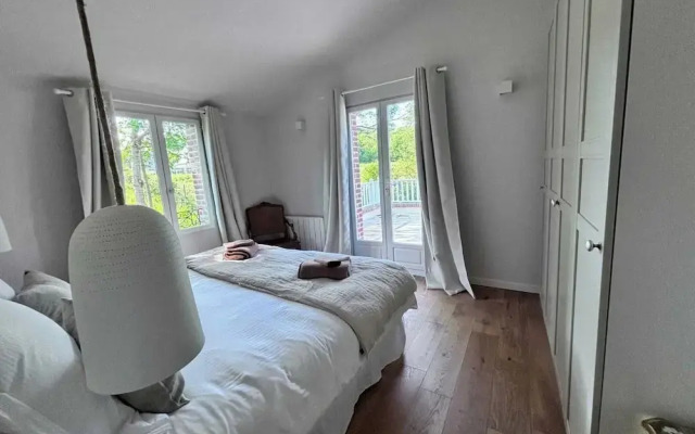 Exceptional 5 Bedroom House Near the Beach