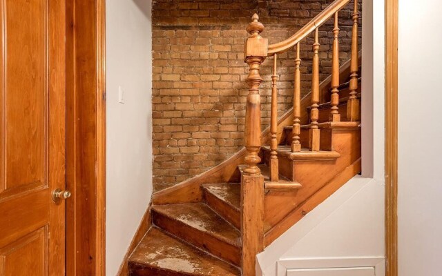 Beautiful Cozy 2-storey Apartment In the of Downtown MTL