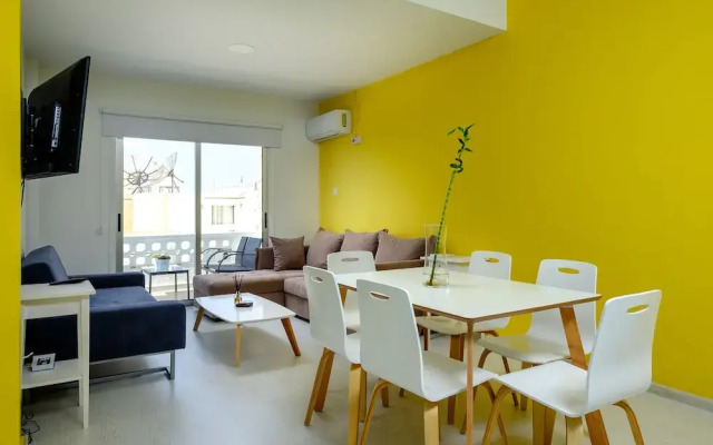 Anonymous - 2BR - 2Floors - Central