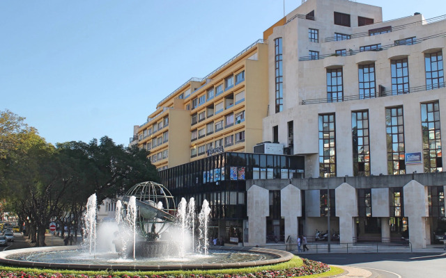 Overlooking the Marina, central location | Petronella Marina Apartment