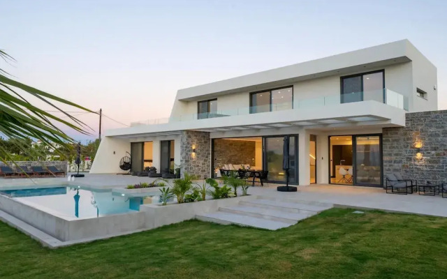 Aethra Grand- Luxury 5-bed Villa 850m From Beach