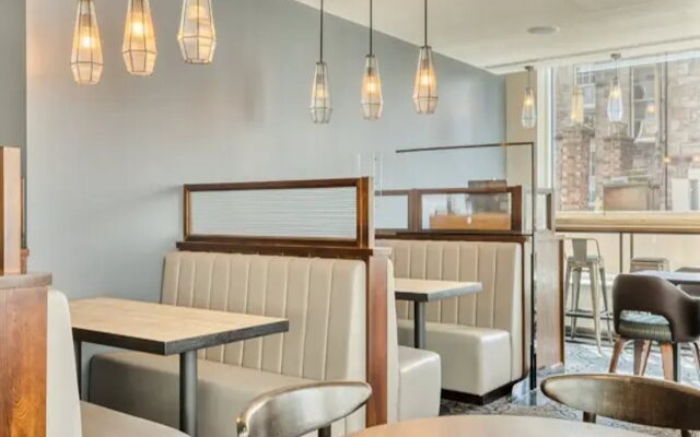 Premier Inn Edinburgh Cc - Waverley