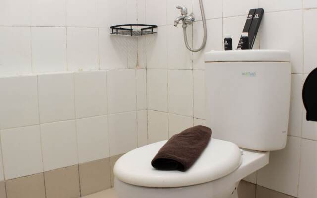 Comfort And Restful 2Br At Bassura City Apartment
