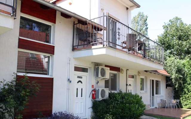 Rév Apartman