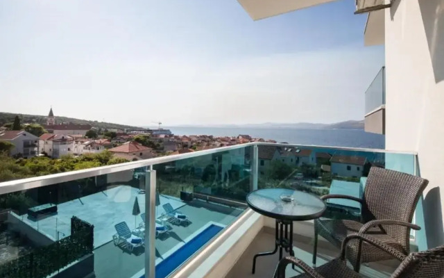 Dragan - With Pool and Seaview - A2