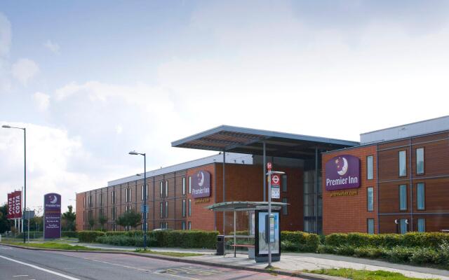 Premier Inn Heathrow Airport T2 & T3 (Bath Road)