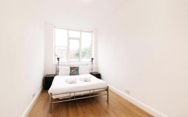Bright Central London Apartments by DC London Rooms