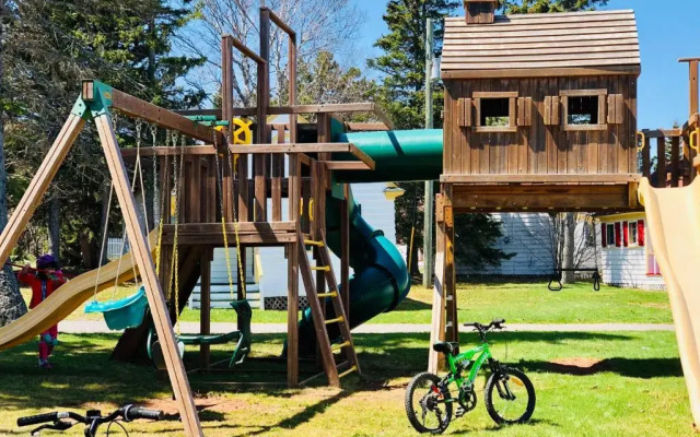 Green Gables Bungalow Court