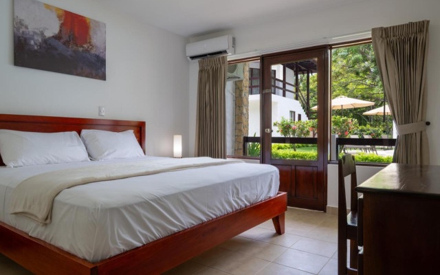 Fuego del Sol Beachfront Hotel