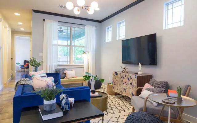 Spacious 3 BR Near Downtown by Domio