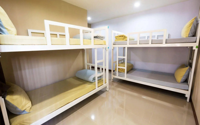 Wanderlust Bangkok Hostel