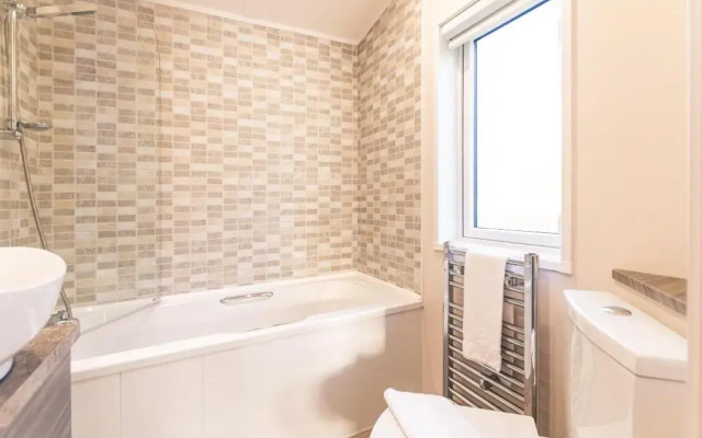 The Crucible lodge with Hot Tub