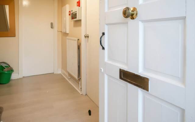 Old Church Road - Deluxe Guest Room