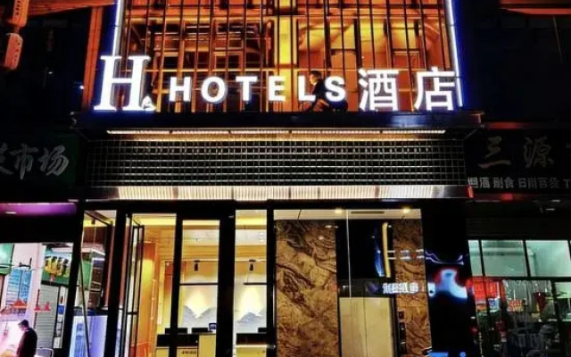 H Hotel