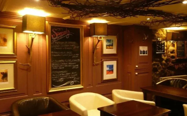 No1 Hotel & Wine Lounge