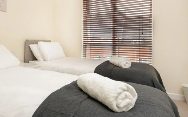 Open plan 2 Bedroom Apartment