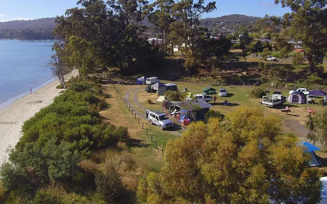 Snug Beach Cabin And Caravan Park