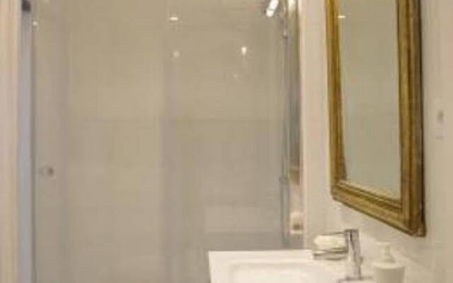 One-Bedroom Apartment Downtown