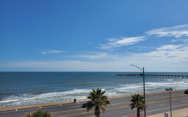 Holiday Inn Express Hotel & Suites Galveston West-Seawall by IHG