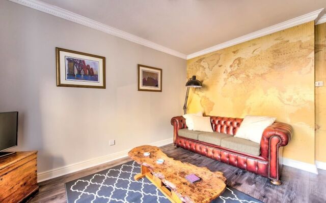 Beautifully Presented Flat, Close To City Centre