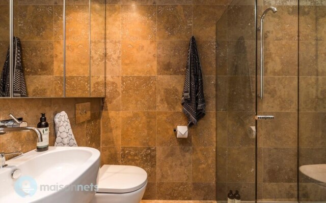 3BR Sydney Harbourside Home/Rooftop Pool & Parking