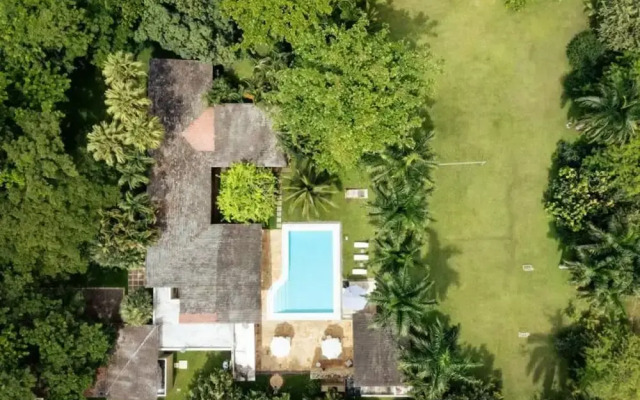 w Spacious 5BR Villa at Mesa de Yeguas