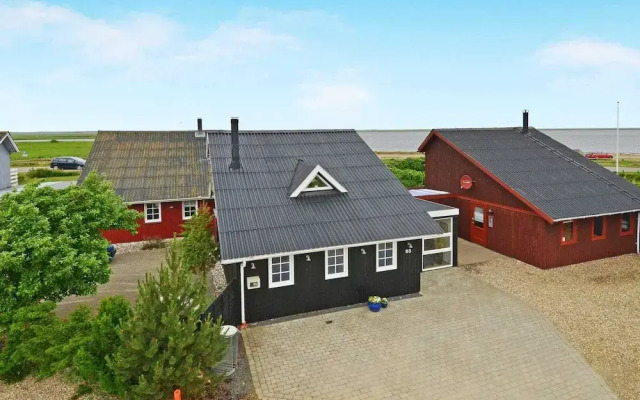 Tasteful Holiday Home in Hemmet near Sea