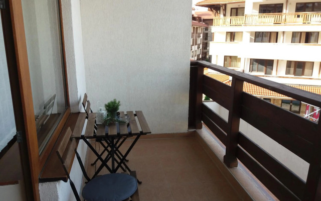 Pine Tree Apartment D34