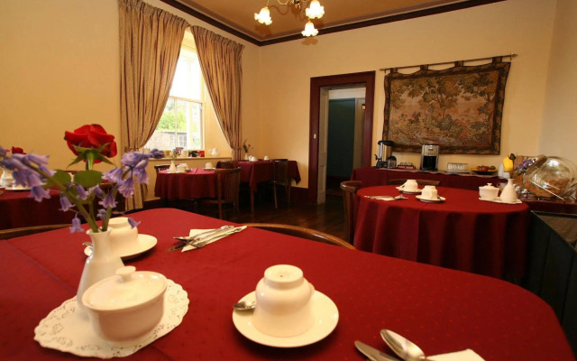 The Lodge on Elizabeth
