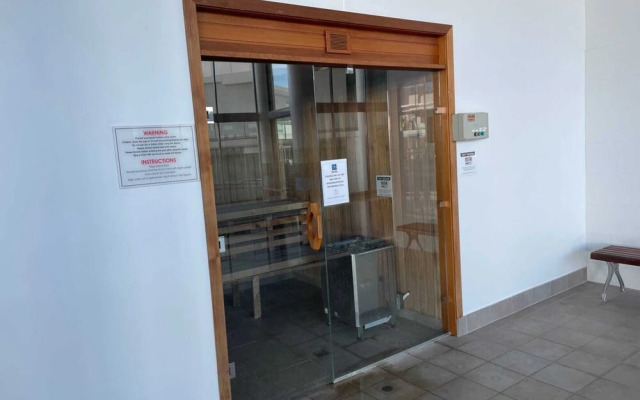 Beautiful 1 Bedroom Gold Coast Retreat With Free Parking