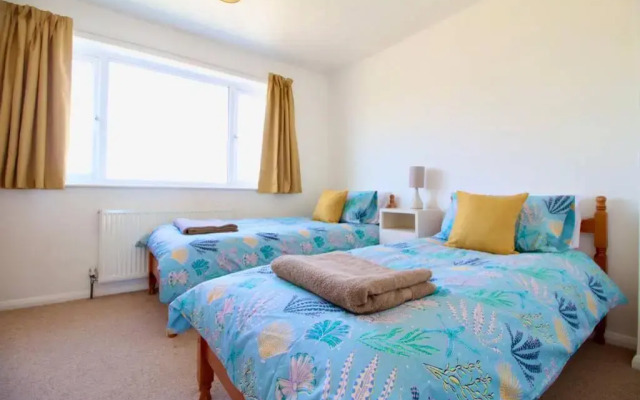 Seaview Beach house stones throws from the sea