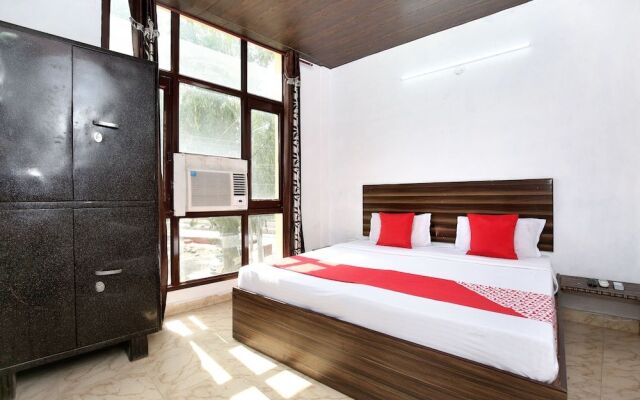 Oyo 19739 Royal Hotel And Restaurant