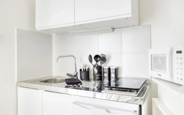 Studio élégant style black&white 5min gare Poissy