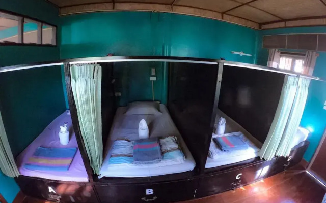 Crossroads House - Hostel