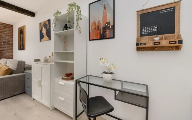 Modern Studio With Balcony by Renters