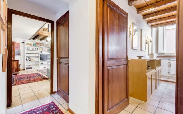 Large and Comfortable 6 Guests Flat in Trastevere
