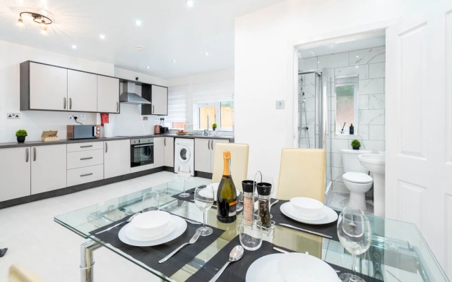 Large Family House With Garden Close to Birmingham