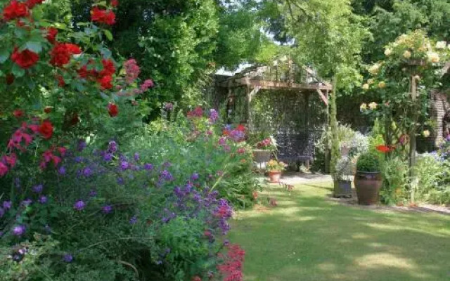 Bed & Breakfast at Ocklynge Manor