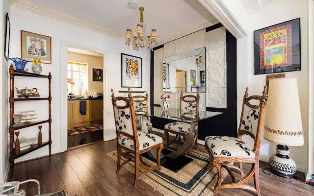 Mayfair 3-bed 5-guest Berkeley Square 1729 House