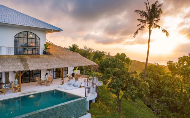NEW ! Stunning 4BR Jungle View Villa in Lovina