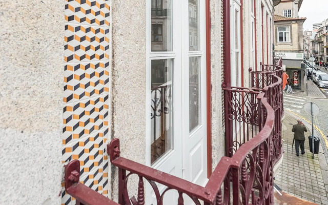 LovelyStay - Porto Windows with AC by central station