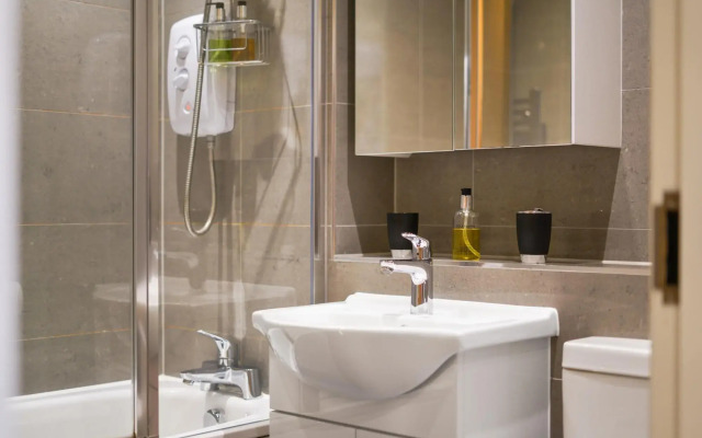 London Heathrow Living Serviced Apartments- Apt 10