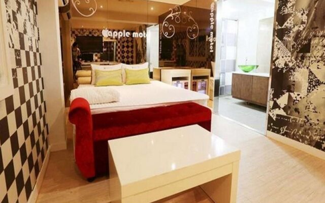 Apple Motel