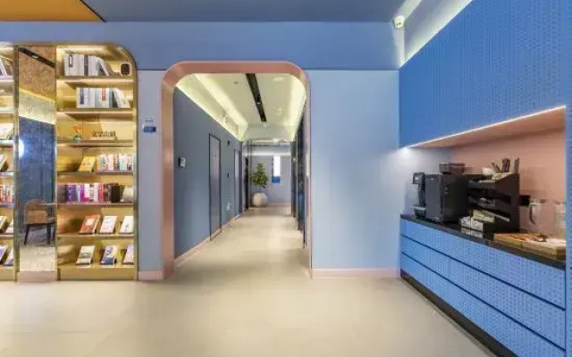 HanTing Hotel (Shanghai Qilianshan Nan Road Subway Station)
