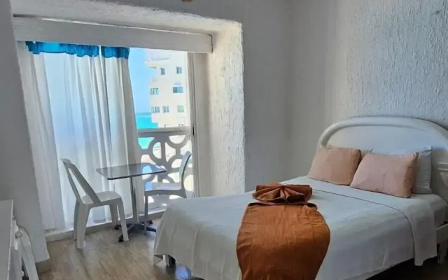 Cancun Plaza Condo Hotel