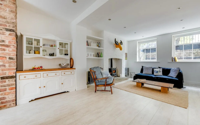 Spectacular 4BR Townhouse in Georgian Quarter, free parking