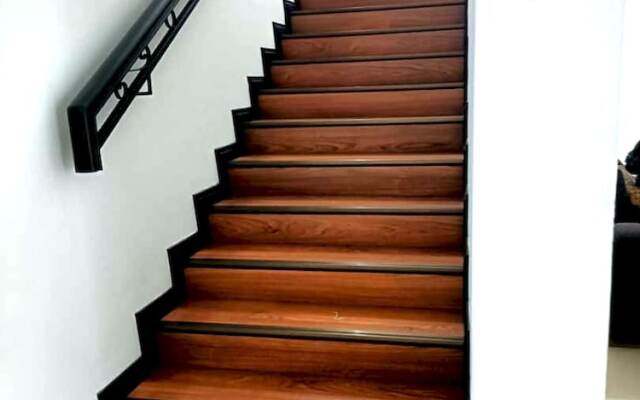 OYO HOME 90769 Flo Inn Homestay Bsi