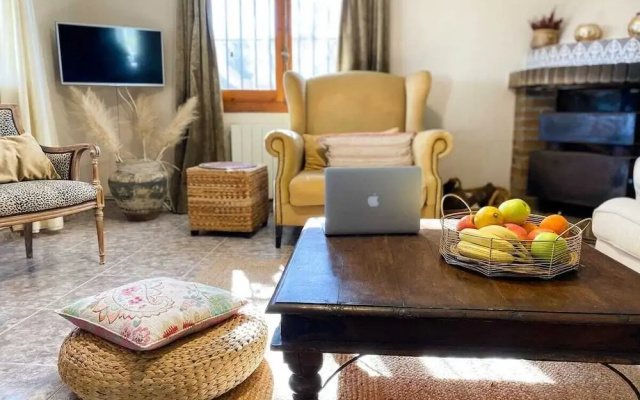 Charming Rural House And Pool 7 Min From The Beach